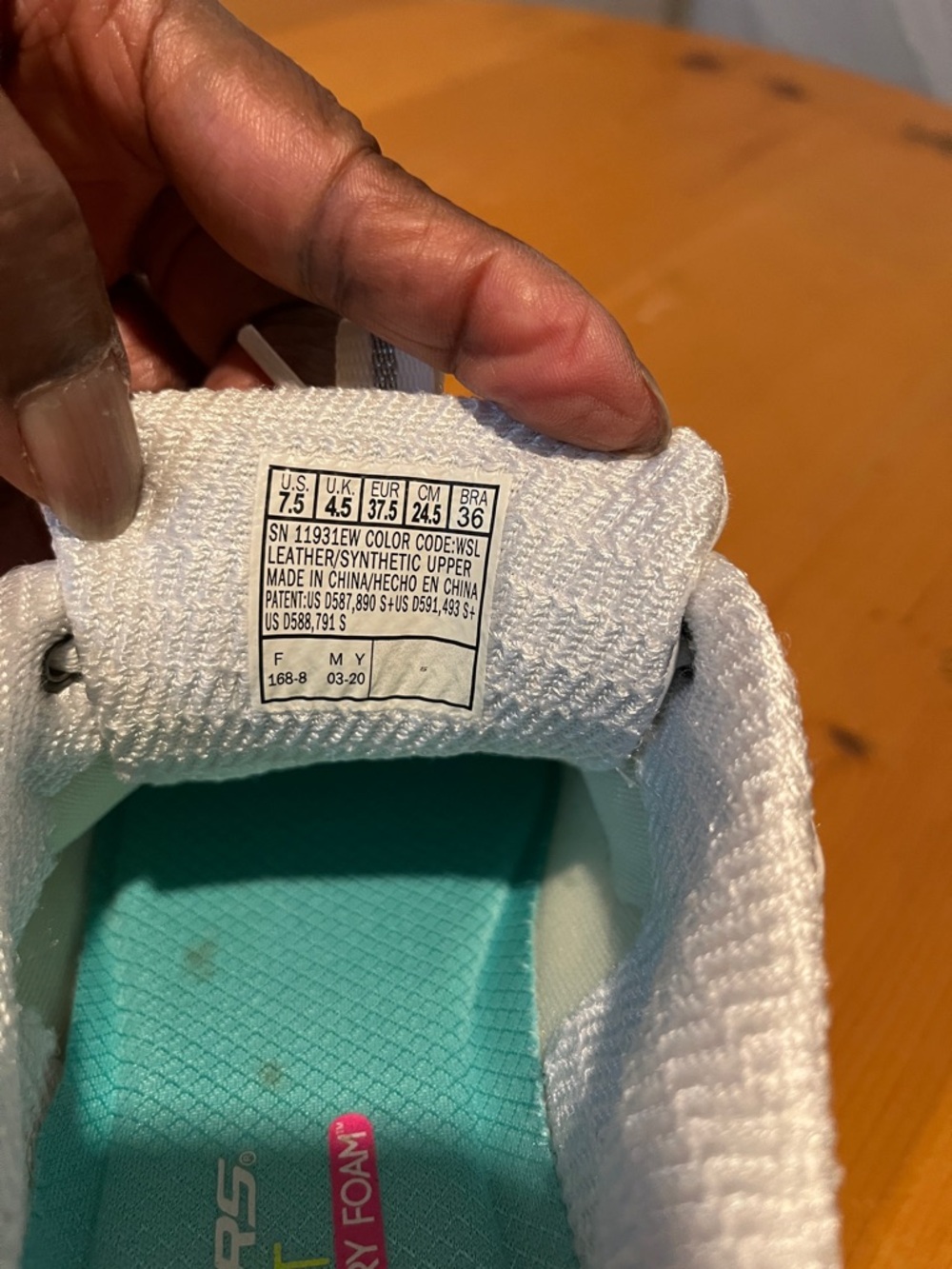 Skechers D’Lites White Women's Wide Fit Air Cooled Memory Foam Sneakers - Picture 3 of 8